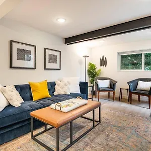 Modern, New & Industrial In Georgetown Holiday home Seattle